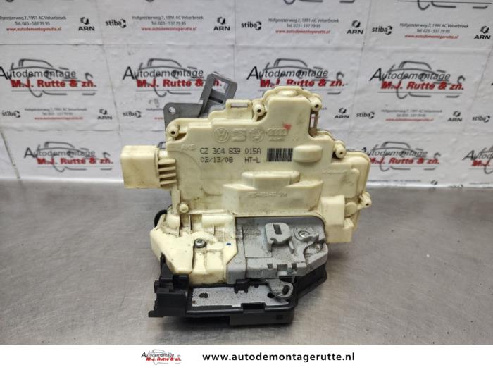 Gebruikte Deurslot Mechaniek 4Deurs links-achter Volkswagen Passat O137106