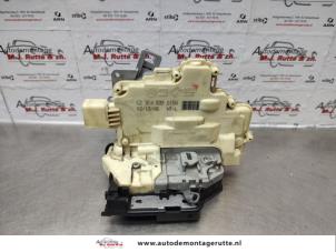 O137106 Gebruikte slotmechaniek portier 4deurs links-achter Volkswagen Passat