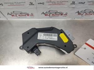 O137148 Gebruikte kachel weerstand Opel Vectra