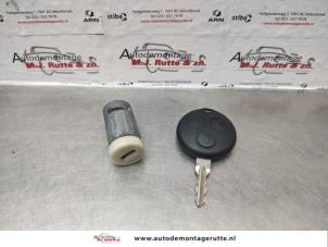 O137156 Gebruikte sleutel+contactslot Smart City Coupe