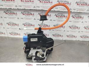 O137199 Gebruikte portierslot mechaniek 2deurs links Audi A3