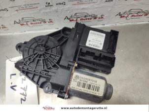 O137359 Gebruikte raammotor portier Volkswagen Golf
