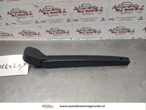 O137371 Gebruikte ruitenwisserarm achter Volkswagen Golf