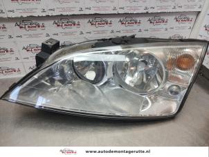 O137404 Gebruikte koplamp links Ford Mondeo
