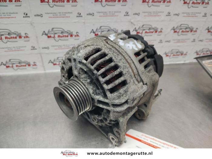 Gebruikte Alternator Volkswagen Touran O137405