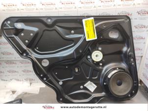 O137526 Gebruikte ruitmechaniek 4deurs links-achter Volkswagen Passat