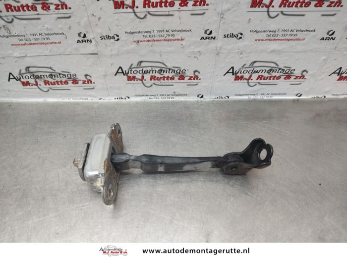 Gebruikte Deurvanger 4Deurs links-voor Nissan Note O137578