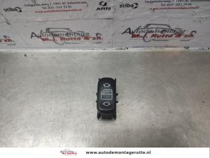 O137598 Gebruikte elektrisch raam schakelaar Mercedes SLK