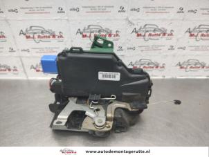 O137675 Gebruikte slotmechaniek portier 4deurs links-voor Seat Ibiza