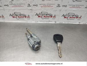 O137724 Gebruikte kontaktslot+sleutel Honda HR-V