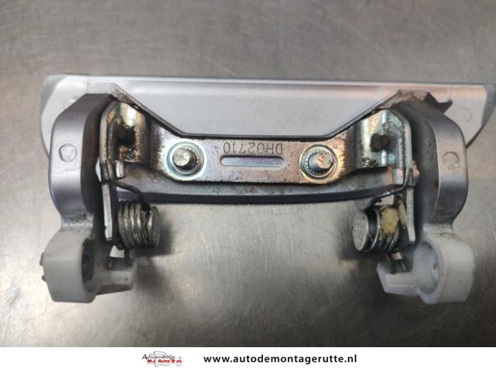 Portiergreep 4Deurs rechts-achter van een Daihatsu Cuore (L251/271/276) 1.0 12V DVVT 2008