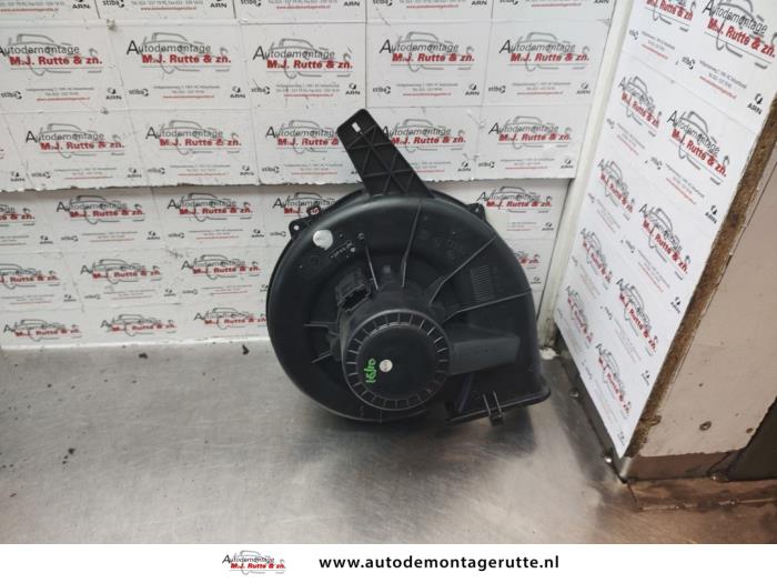 Chaufage Ventilatiemotor van een Audi A2 (8Z0) 1.4 16V 2001