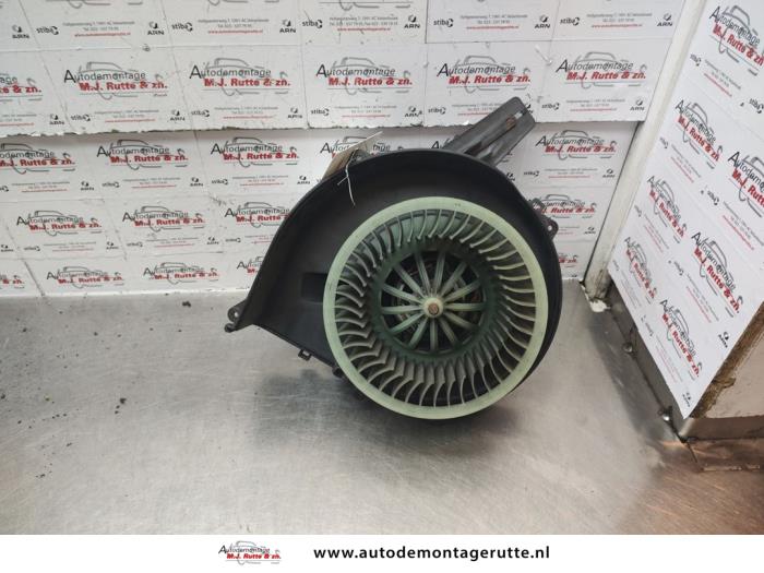 Chaufage Ventilatiemotor van een Audi A2 (8Z0) 1.4 16V 2001