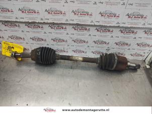 O137967 Gebruikte steekas links-voor Ford Fiesta
