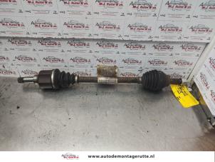 O137977 Gebruikte aandrijfas links-voor Peugeot 1007