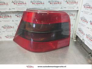 O138024 Gebruikte achterlicht links Volkswagen Golf