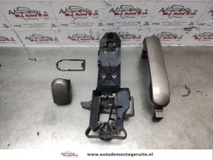 O138152 Gebruikte portiergreep 4deurs links-achter Nissan Note