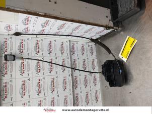 O138162 Gebruikte slotmechaniek portier 4deurs links-achter Nissan Note