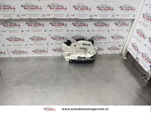 O138226 Gebruikte slotmechaniek portier 2deurs rechts Seat Ibiza
