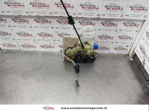 O138252 Gebruikte deurslot mechaniek 4deurs links-voor Volkswagen Polo