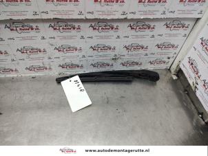 O138372 Gebruikte ruitenwisserarm achter Opel Agila