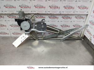 O138429 Gebruikte ruitmechaniek 4deurs rechts-voor Opel Agila