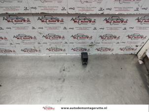 O138440 Gebruikte raam schakelaar elektrisch Opel Agila