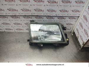 O138513 Gebruikte rechter koplamp Subaru Forester