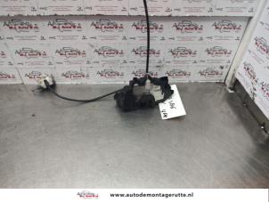 O138544 Gebruikte slotmechaniek portier 4deurs links-voor Renault Clio