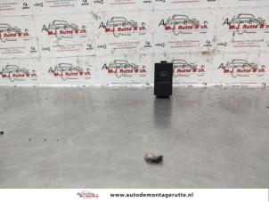 O138635 Gebruikte verwarmingsschakelaar achterruit Volkswagen Lupo