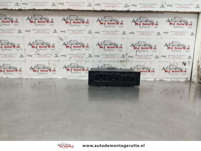 Bodycontrol Module van een Nissan Almera Tino (V10M) 1.8 16V 2005