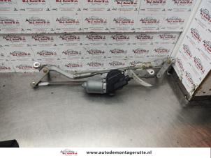 O138767 Gebruikte ruitenwismotor+mechaniek Toyota IQ