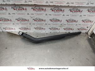 O138769 Gebruikte ruitenwisserarm achter Toyota IQ