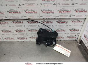 O138773 Gebruikte slotmechaniek portier 2deurs rechts Toyota IQ