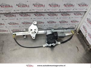 O138847 Gebruikte ruitmechaniek 4deurs rechts-voor Nissan Note