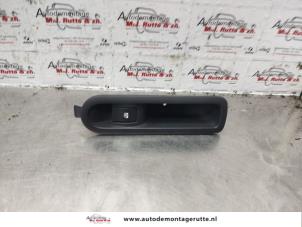 O138856 Gebruikte schakelaar elektrisch raam Renault Scenic