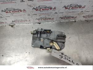 O138860 Gebruikte portierslot mechaniek 4deurs links-voor Citroen C5
