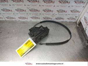 O138902 Gebruikte slotmechaniek portier 2deurs links Seat Arosa