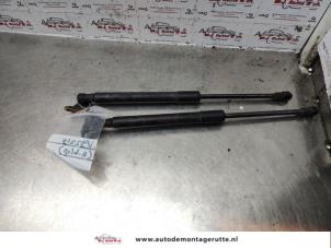 O139044 Gebruikte set gasdempers achterklep Toyota IQ