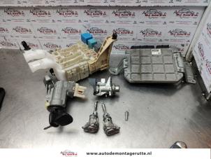 O139025 Gebruikte slotenset cilinder (compleet) Toyota Yaris