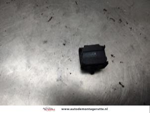 O139015 Gebruikte ruit schakelaar elektrisch Volkswagen Golf