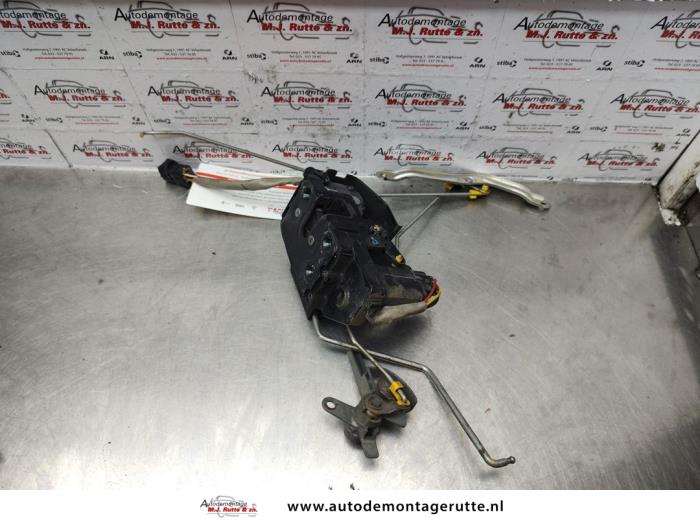 Gebruikte Slotmechaniek Portier 4Deurs rechts-voor Hyundai Getz O139110