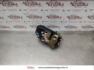 O139152 Gebruikte portierslot mechaniek 4deurs links-voor Chrysler PT Cruiser