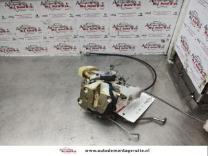 O139288 Gebruikte slotmechaniek portier 4deurs rechts-voor Toyota Yaris