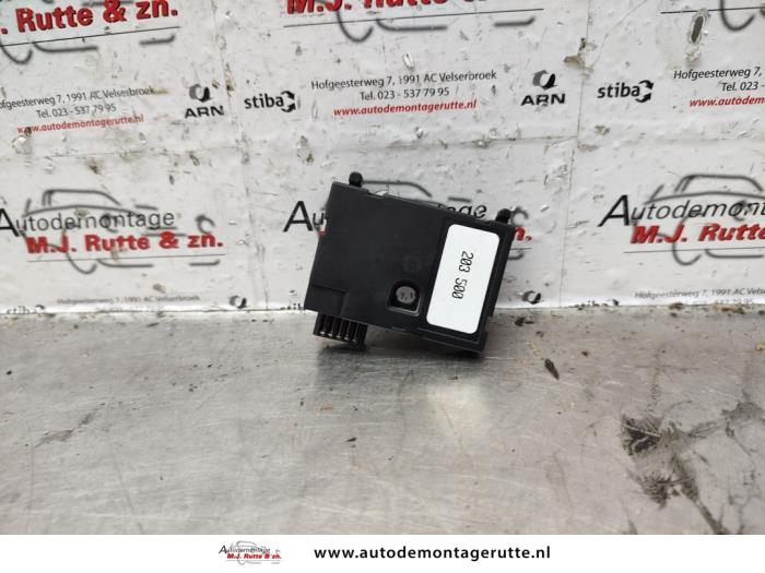 Gier sensor van een Audi A3 (8P1) 2.0 16V FSI 2003