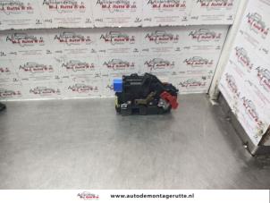 O139375 Gebruikte slotmechaniek portier 4deurs rechts-voor Volkswagen Golf