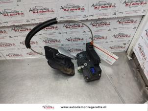 O139524 Gebruikte portierslot mechaniek 4deurs links-voor Opel Meriva