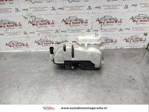 O139537 Gebruikte portierslot mechaniek 2deurs links Volkswagen Polo