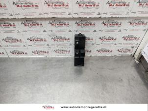 O139603 Gebruikte combischakelaar ramen Mitsubishi Colt