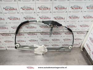 O139614 Gebruikte ruitmechaniek 4deurs links-achter Mitsubishi Colt